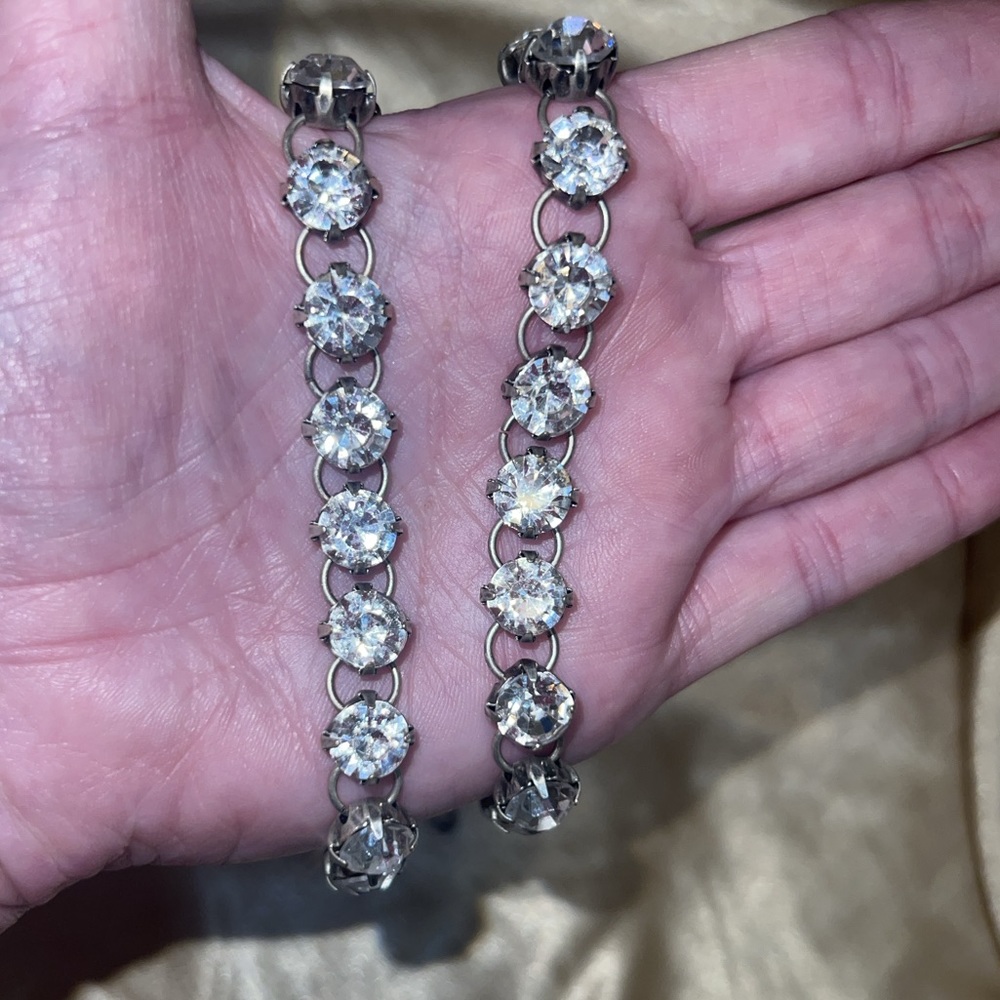 Beautiful choker with Swarovski crystals that go all the around! - Picture 9 of 10